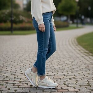 Reebok Women's Beige and Rose Sneakers 7.5